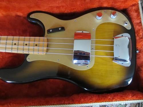 Fender Vintage Reissue 57 Precision P Bass 2 Tone Sunburst Tweed Case