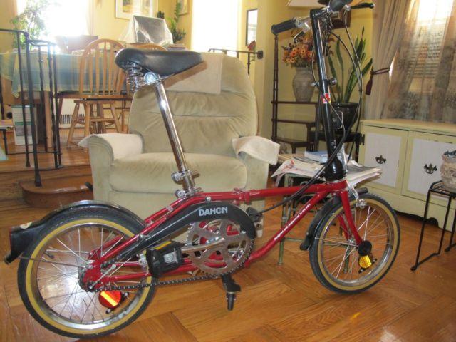 Folding bike by DAHON, pre-owned new condition