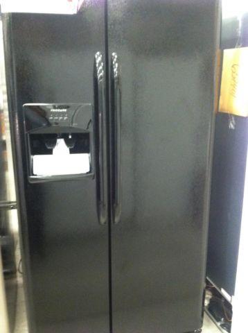 FRIGIDAIRE BLACK SIDE BY SIDE FRIDGE WITH WATER AND ICE MAKER