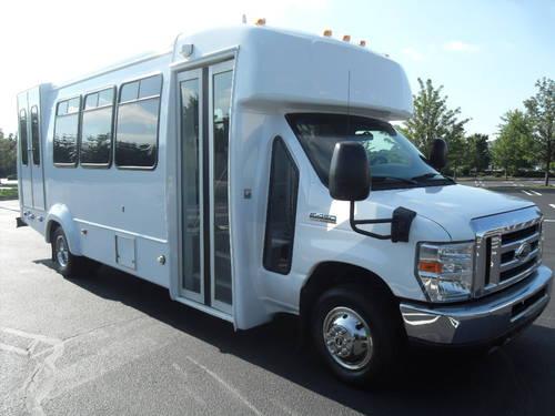 Fully Reconditioned Ford E-450 Non-CDL Shuttle Bus w/Lift