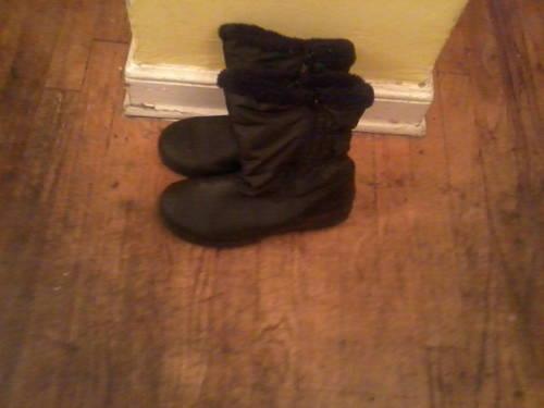 Girls Kamik Snow Boots Size 5 Make me a Offer like new