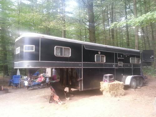 Great Horse Trailer with Living Quarters