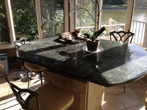 Green granite Table / island and 4 swivel stools