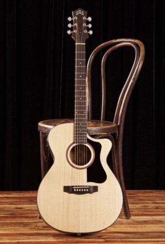 Guild Arcos Series AO-3CE Acoustic Electric Guitar w/Case
