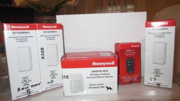 Honeywell Wireless Lynx Touch L5200 Home Automation/Security Alarm Kit