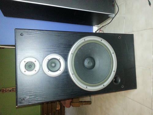 huge jbl speaker or bass 200 watt