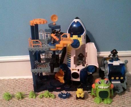 Imaginext Space Shuttle, Space Hauler and Alien