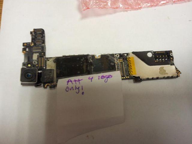 iPhone 3G Motherboard No Wifi bad latch.