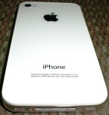 iPhone 5 (16GB FACTORY UNLOCKED) WHITE NEW IN THE BOX