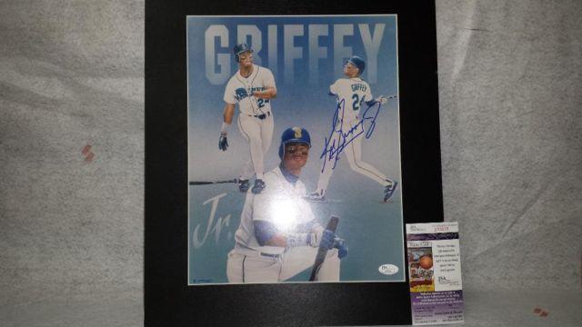 Ken Griffey Jr. Autographed Photo JSA certified!!