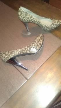 Kenneth Cole Designer Snake Skin Leather Pumps With Silver Heel!