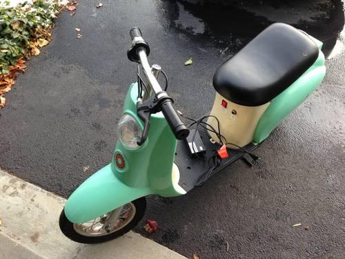 Kids Electric Scooter by Razor - - Needs TLC