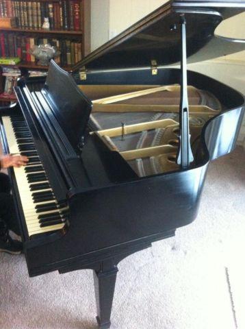 Knabe baby grand piano