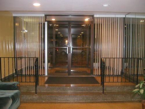 Large 400sf Modern L-Shaped Studio in Elevator Coop in Great Are