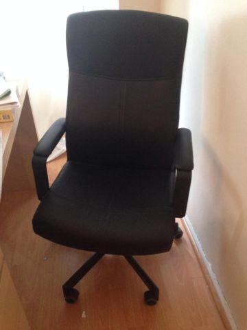 LIKE NEW IKEA chair (MALKOLM Swivel chair) black Bomstad black