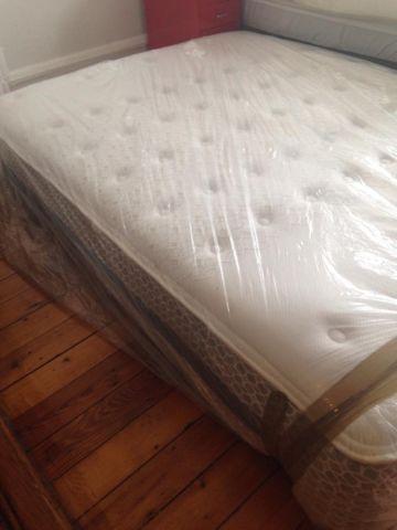 Like New Sealy Posturepedic Plush mattress - full sized