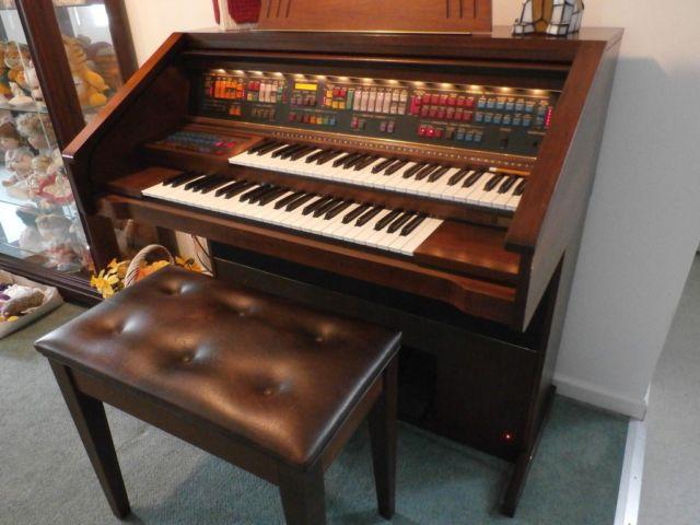 Lowrey Parade Organ-Perfect Condition