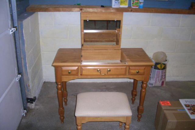 Make-up table, maple finish with stool