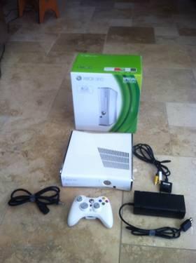 Microsoft Xbox 360S Special Edition Glossy White
