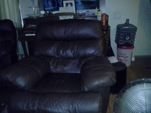 Moving out /Leather Couch ,Loveseat& Chair all reclyning - $350 (Canar