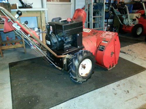 MTD 8 HP 26 in CUT SNOW BLOWER (SNOW-BEAST) GET READY FOR TUESDAY !