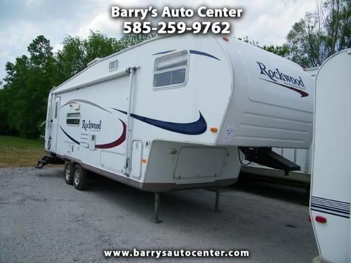 Must See!!! 2005 Forest River Rockwood 30ft Classy Fifth Wheel!!
