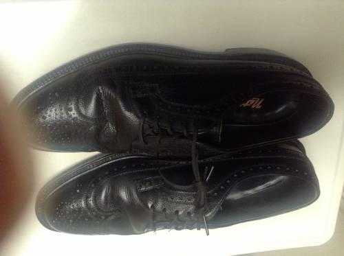 Nettleton wing tip grained shoes - used -black