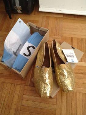 NIB Toms Tom's Shoes Gold Glitter Size 7.5 Womens