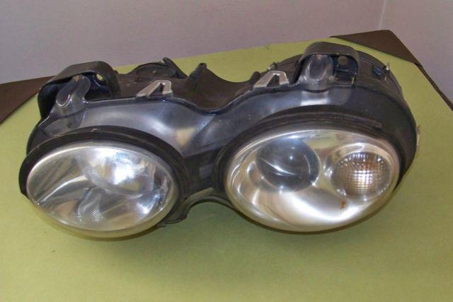 PARTS ONLY RIGHT FRONT HEADLIGHT ASSEMBLY FOR 2004 JAGUAR X-TYPE