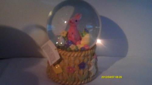 Pfaltzgraff Easter Bunny Musical Eggs Snow Globe plays Easter Parade N