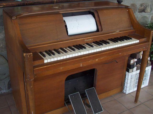 Player Piano with 84 Piano rolls