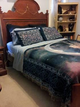 Qn-szd bed (w/mattress & box springs), dresser & bedside table