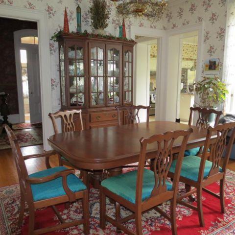 Queen Anne Dining Room Set