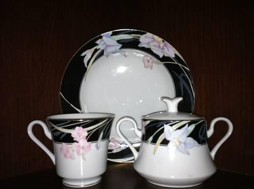Reduced Price! Royal Kent China 8 Person Dinner Set - 44 Pieces