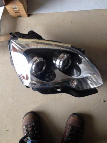 Right Side Headlight for 2007 Chrysler Town and Country