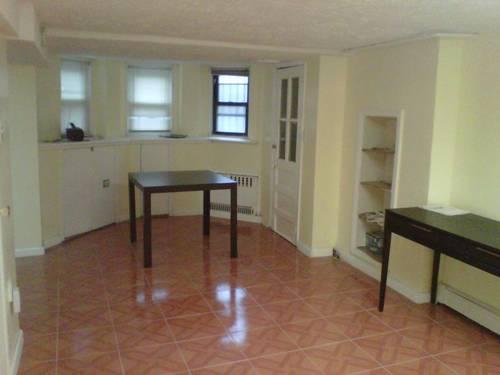 Room for rent in Crown Heights