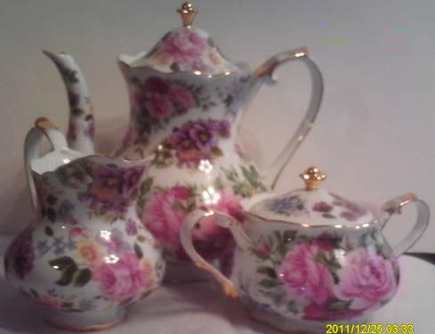 Royal Cotswolds Porcelain Tea Pot-Pansy Pattern NEW