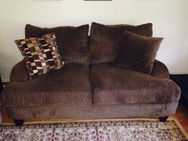Sectional sofa like new. Brand new extra seat cushions