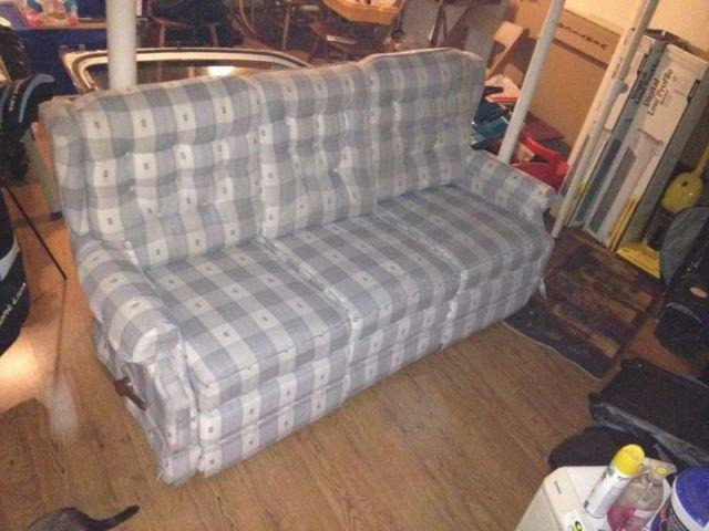 Settee Sofa lightly used. Still has a 5 year warranty