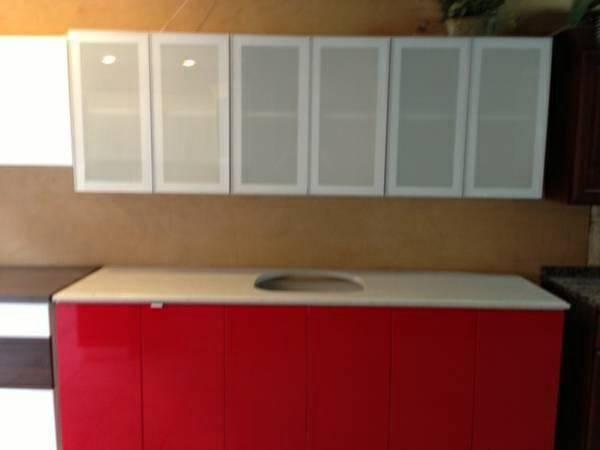 Showroom Display Kitchen Cabinets