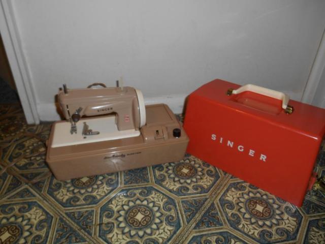 Singer sewhandy sewing machine, model 50