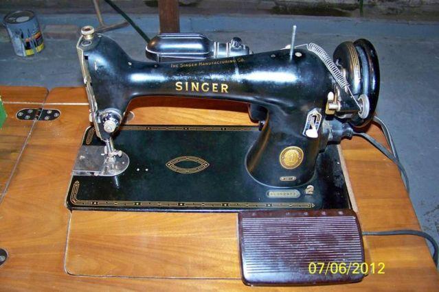 Singer treadle Sewing Machine model #66 Oak Parlor Cabinet - yr 1922