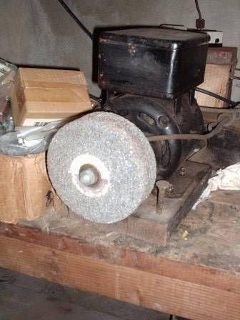 SMALL HEAVY DUTY TABLE OR BENCH VISE & ANVIL