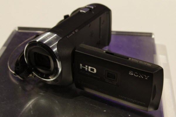 SONY HDR-PJ275 VIDEO CAMERA WITH BUILT IN PROJECTOR AND HD VIDEO (NEW)