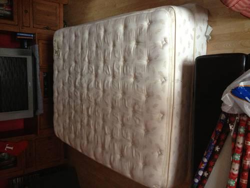 Spring Air Back Supporter Queen Size Mattress and Box Spring