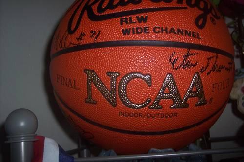 SU 2013 autogrphed basketball from the Final Four,perfect condition