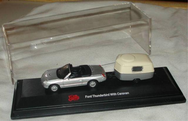1:87 - T-BIRD with CAMPER - HO TRAIN