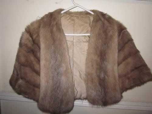 THIS IS A VINTAGE 1940'S MINK STOLE CAPE TYPE