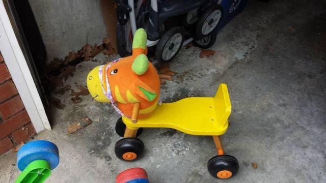 Toddle scooter car