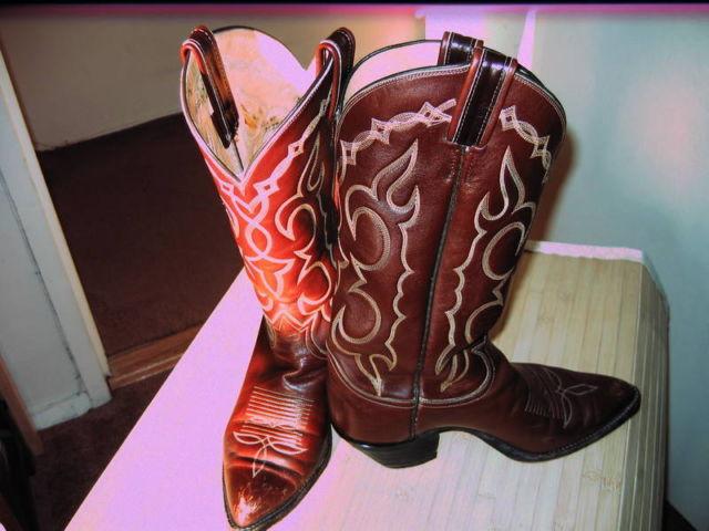 TONY LAMA WESTERN BOOTS FOR COWGIRL OR COWBOY